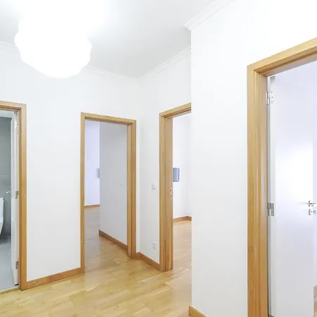 Top Duplex - 4 Bedrooms & Garage Апартаменти *