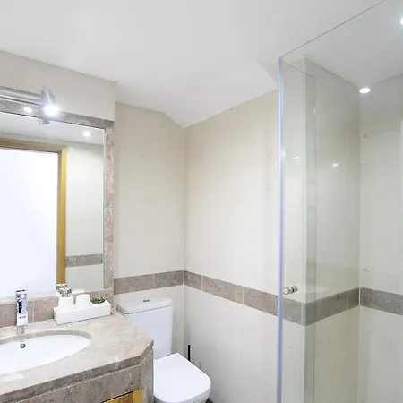 Top Duplex - 4 Bedrooms & Garage Апартаменти *